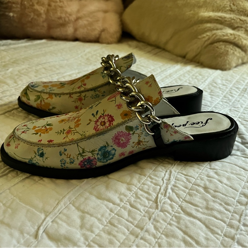 Free People Vida floral mules